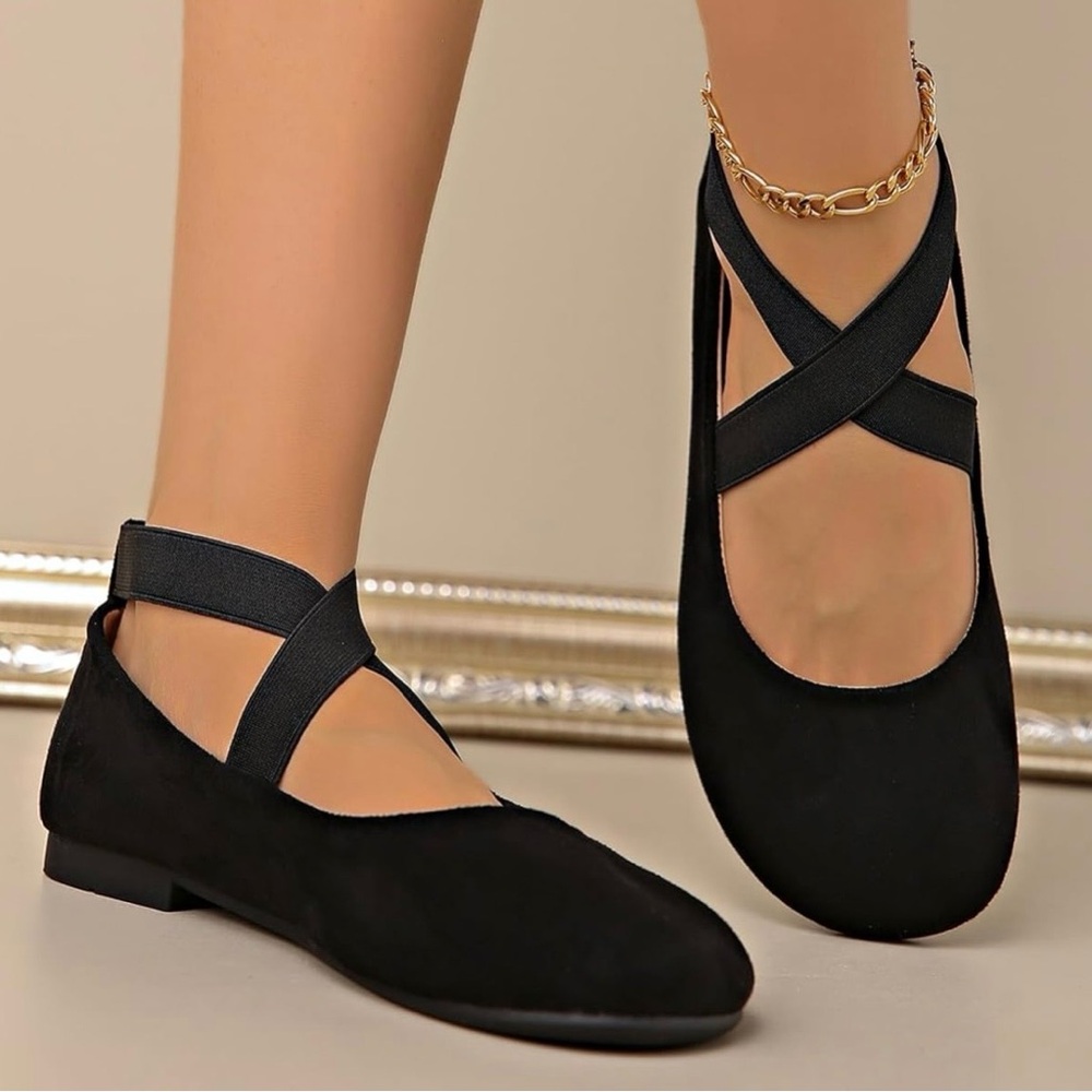 Women's black Flats